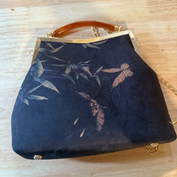 Chinese Clutch Handbag with Shoulder Strap - Picture 4 of 6